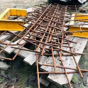Lote x13: rejillas en varilla y hierros amarillos