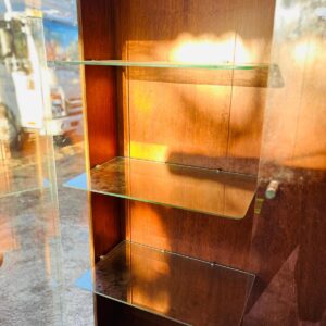 Vitrina en madera y vidrio con puerta y estantes en vidrio 2,05x1,20x0,40 m