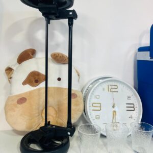 Lote conservadora, almohadón, lámpara, relojes y vasos