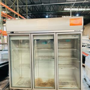 Vitrinia BERJAYA 3 puertas 2,00 x 1,90 x 0,70 m