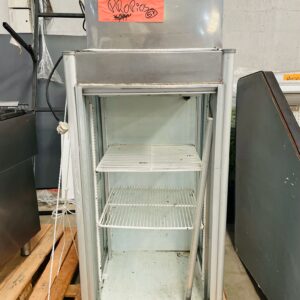 Exhibidor vertical (No tiene el vidrio de la puerta)