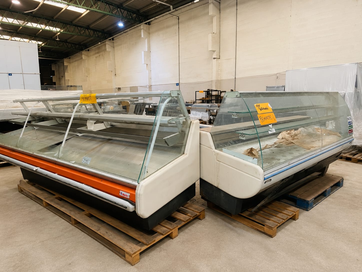 Lote x2 vitrinas: autoservicio y Cuder (con puertas)
