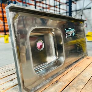 Mesada en acero inox: 1,20x0,53m.