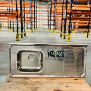 Mesada en acero inox: 1,20x0,53m.