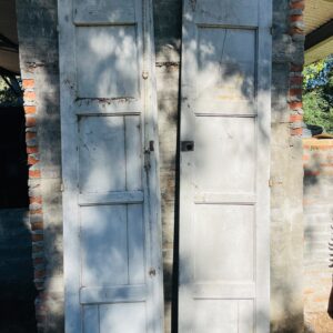 Lote x2 hojas de puerta en madera, color gris 2,36x0,60 m.