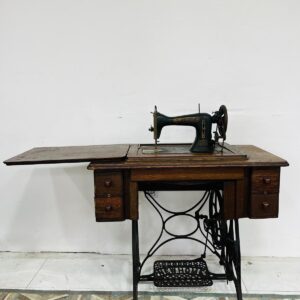 Máquina de coser antigua NEW HOME