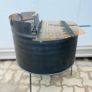 Parrillero rustico en hierro 70 x 58 cm