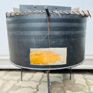 Parrillero rustico en hierro 70 x 58 cm