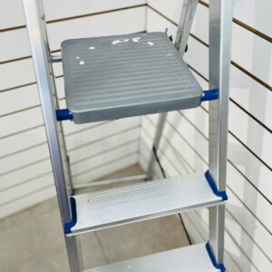 Escalera en aluminio 5 escalones,120kg / 1.50m