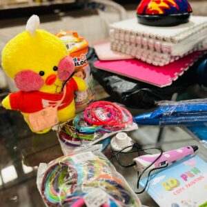 Lote x12 u: alfombra de encastrar, burbujero, peluche, legos y otros