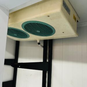 Heladera de congelados con equipo. Sin puertas