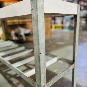 Mesa galvanizada con tapa de isopanel
