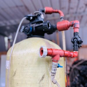 Tanque hidroneumático en fibra de vidrio, con mangueras y conexiones