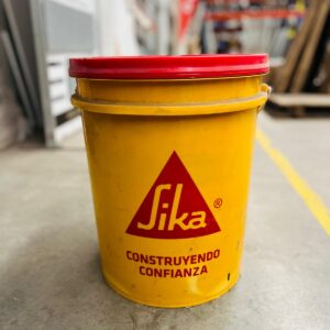 Pintura impermeable para exteriores Sikacolor 20 kg