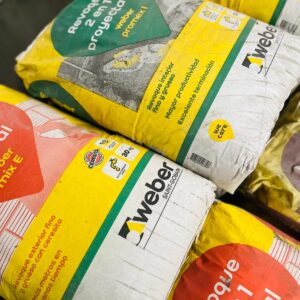 Lote x12 bolsas de varios: pegamento Weber de 25 y 30 kg y pegamento Castro 25kg