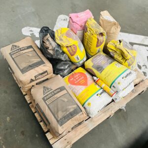 Lote x14 bolsas de varios: pegamento Weber de 25 kg, revoque de exterior Parex 25kg y otros