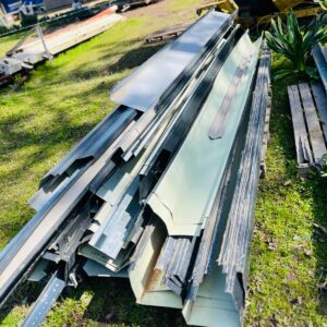 Pallet 65 u: plegados, zinguerías, perfiles y otros