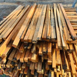 Lote x110 piques de eucalipto colorado 1,50x0,06x0,04 m