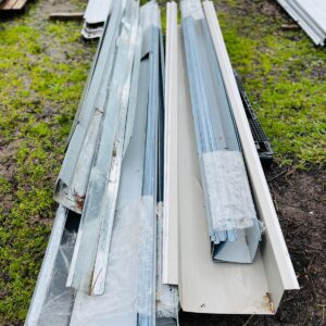 Lote x23 u: plegados de chapa y zingueria 1,64x0,24 m | 3,0x0,34 m