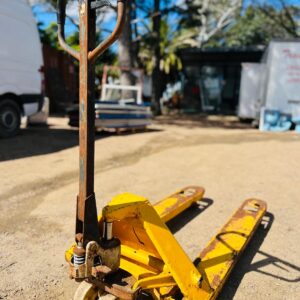 Palletera hasta 2500kg, color amarillo