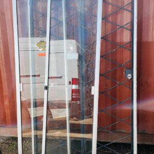 Ventanal en aluminio 2,0x1,20 m + reja 2,0x1,17 m