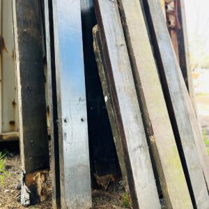 Lote x22 tirantes en madera, color negro, usados 1,38 a 4,14x0,14x0,04 m