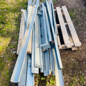Lote x18 u : perfiles galvanizados y ménsula