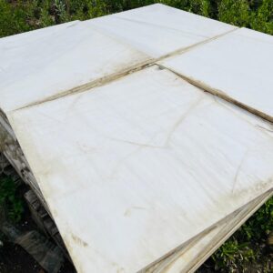 Lote x93 unidades de mármol 60x60 cm (33,48 m2)