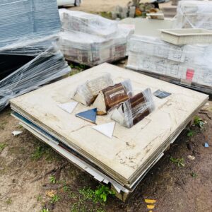 Lote x17 m2 de cerámica y porcelanato