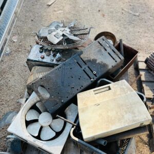 Lote x15 u: repuestos de ventiladores, caños, extractores, hierros y otros