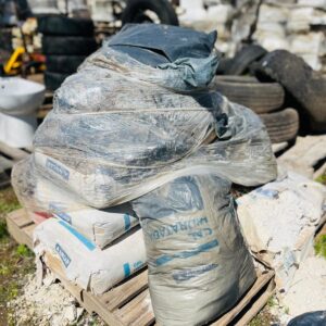 Lote bolsas de arena y pegamento tipo binda de 25 kg aprox