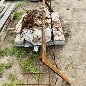 Pallet de varios: estribos, recorte de malla en varilla y otros