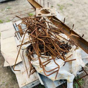 Pallet de varios: estribos, recorte de malla en varilla y otros